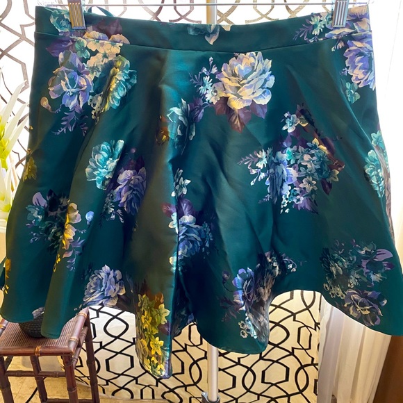 City Studios Green Floral Skirt - Picture 3 of 3
